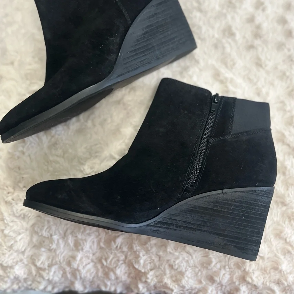 Lucky Brand Zorlina‎ black suede booties NEW 9